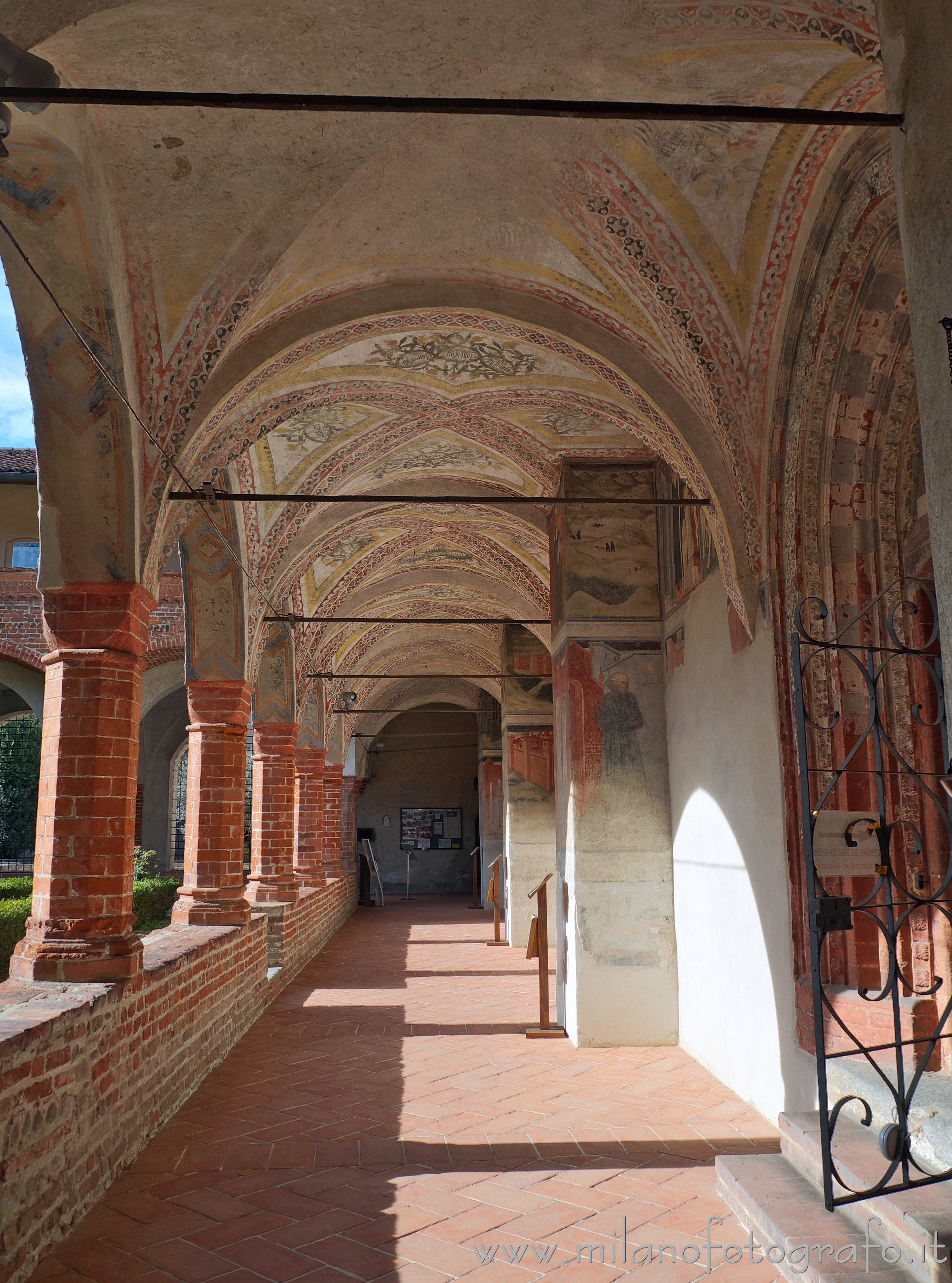 San Nazzaro Sesia (Novara) - Portico del chiostro dell'Abbazia dei Santi Nazario e Celso